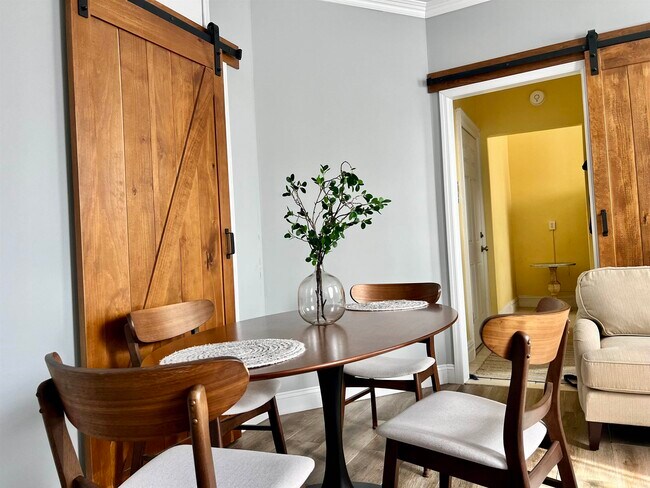 Foto del edificio - 7812 Hudson Ave
