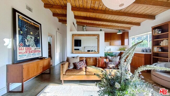 Building Photo - 1237 Montecito Dr