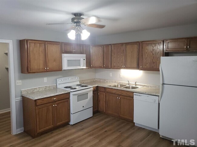 Foto del edificio - 7708 Longstreet Dr