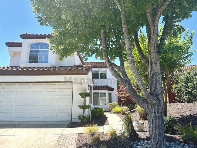Building Photo - Beautiful 3 Bed / 2.5 Bath / 2,211 Sqft Sa...