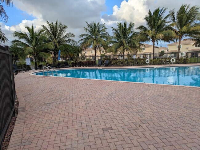 Foto del edificio - 9073 Plymouth Pl