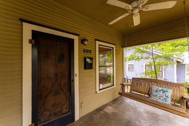 Foto del edificio - Charming & Updated 1930’s 3 Bed/2 Bath Bun...