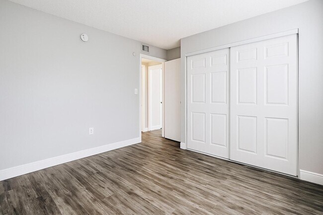 Foto del edificio - 704 SW 81st Ave