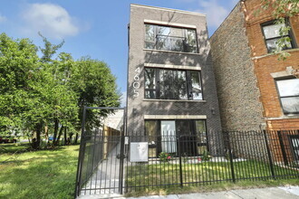 Building Photo - 4605 S Langley Ave