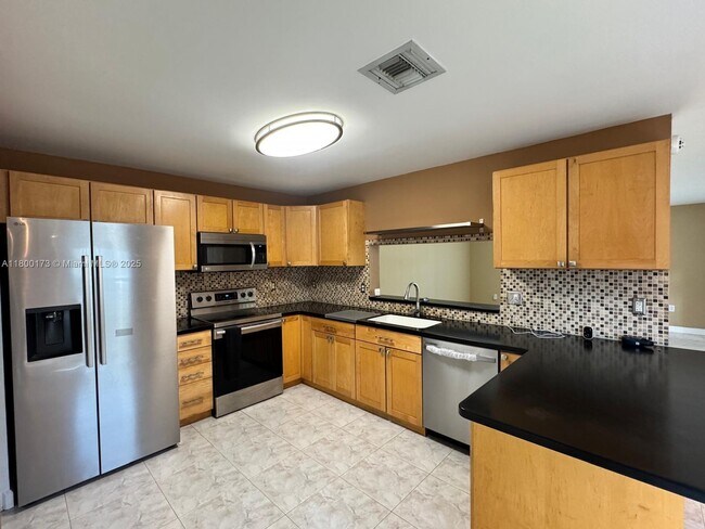 Foto del edificio - 10876 NW 8th St