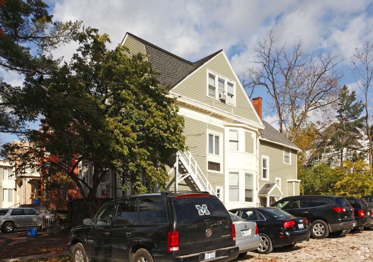 Building Photo - 919 Oakland Ave