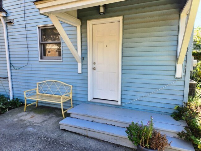 Side entrance - 4534 N Knox Ave