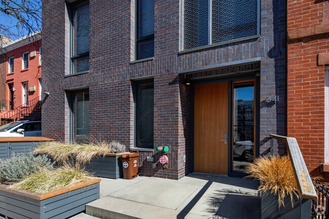 Entrance - 341 Sackett St