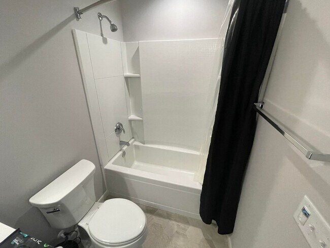 Foto del edificio - 2 bed / 2.5 bath townhouse in Fitchburg