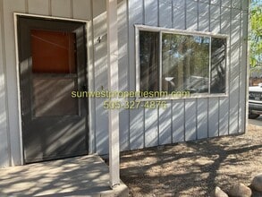 Building Photo - 518 N Locke Ave