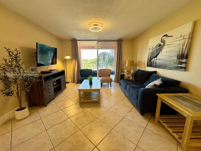 Building Photo - 19501 E Country Club Dr