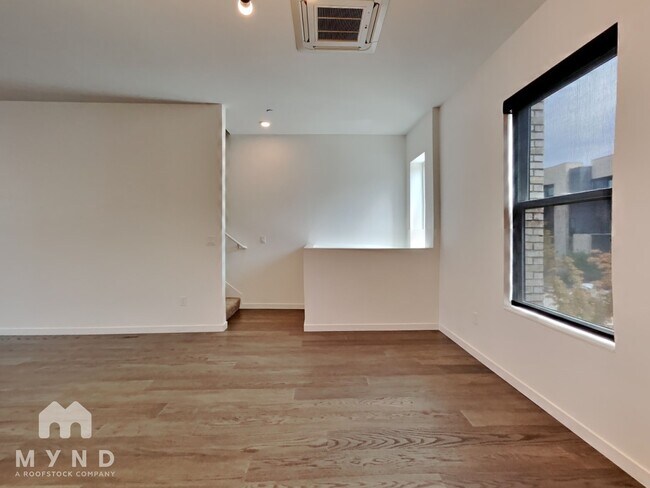 Foto del edificio - 992 Central St