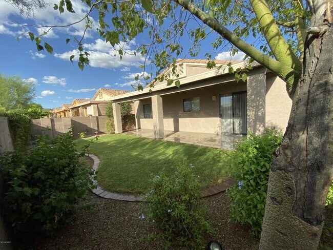 Building Photo - 1721 sqft 3 bed  den end of cul-De-sac home