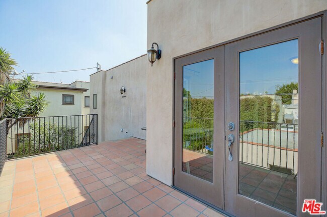 Building Photo - 10567 Ayres Ave