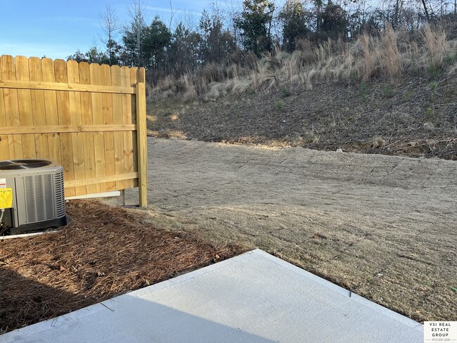 Building Photo - 3675 Acorn Dr