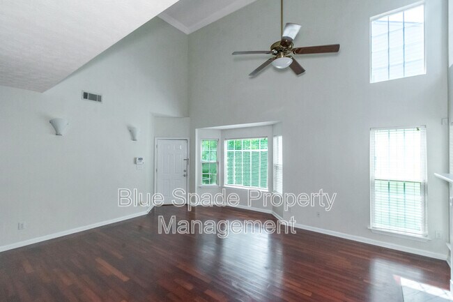 Building Photo - 2499 Valley Cove Dr