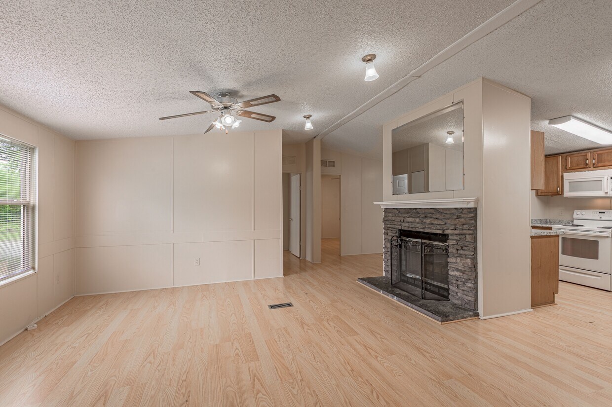 Primary Photo - 1323 Avenue E