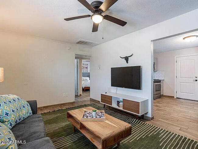 Building Photo - 1026 E Tempe Dr