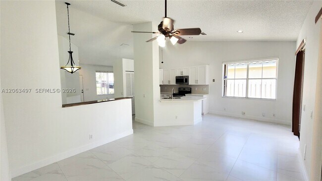 Building Photo - 924 Falling Water Rd