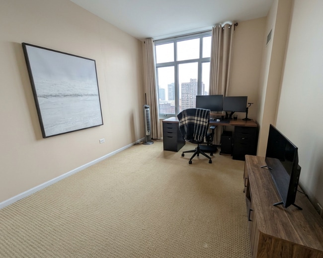 Building Photo - 1133 W Granville Ave