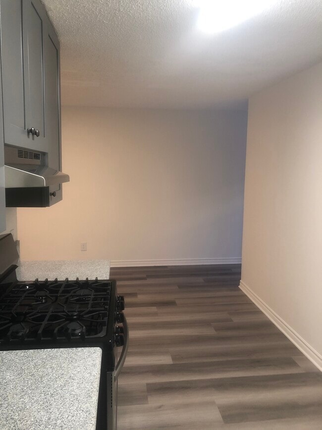 Building Photo - 943 Elden Ave