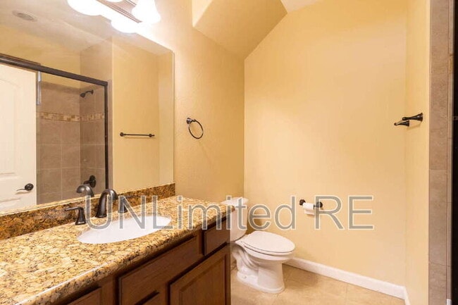Building Photo - 425 E Woodland Dr