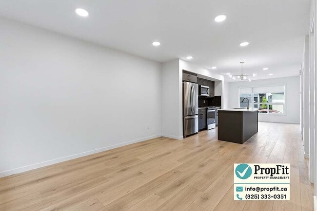 Building Photo - 7324 Klapstein Cres SW