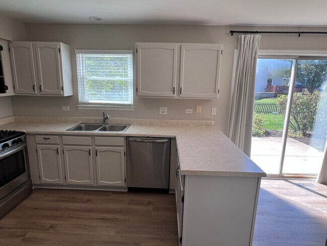 Building Photo - 1134 Dovercliff Way