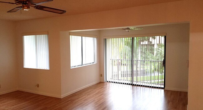 Foto del edificio - 537 Shady Pine Way