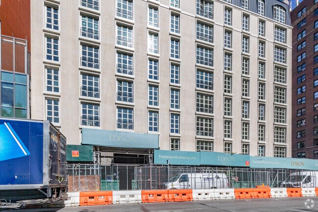 Building Photo - 250 East 21st Street