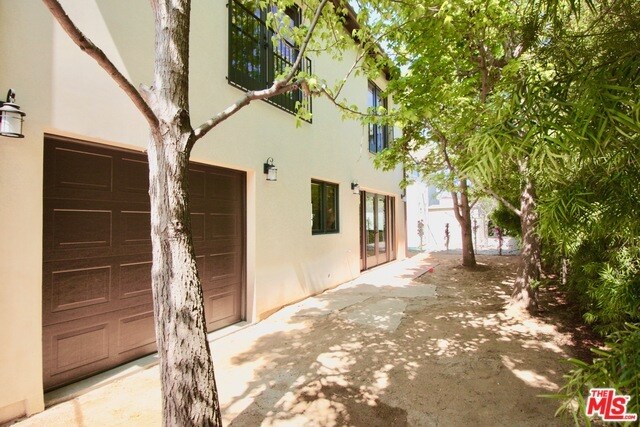 Building Photo - 2052 Butler Ave