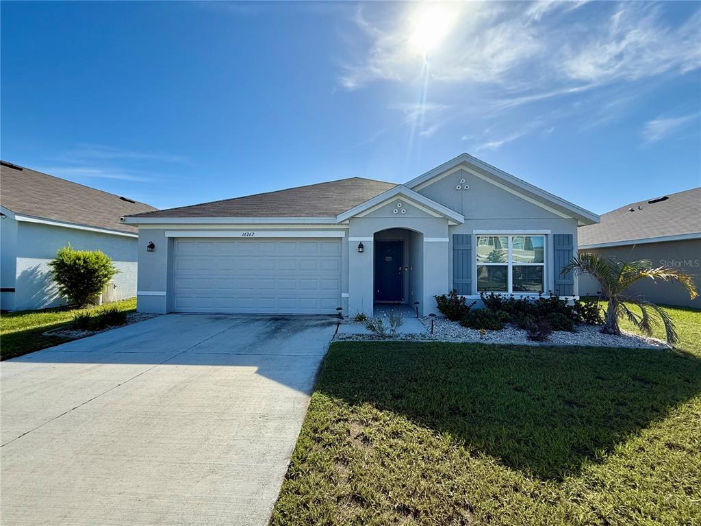 Foto principal - 16762 Parker River St