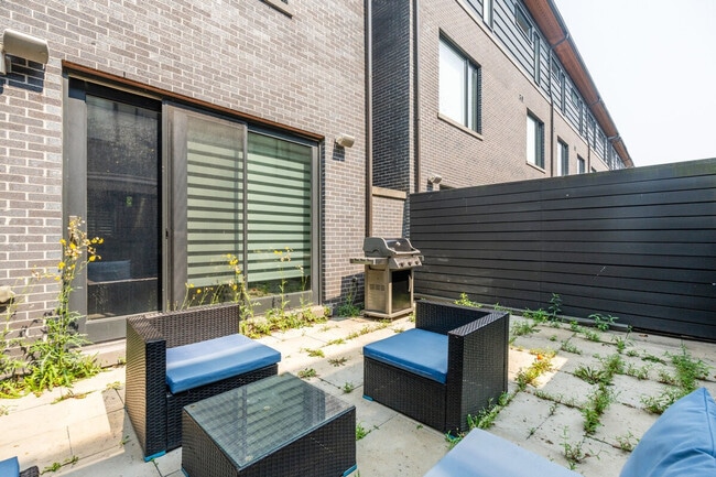 Building Photo - 242 Manning Ave