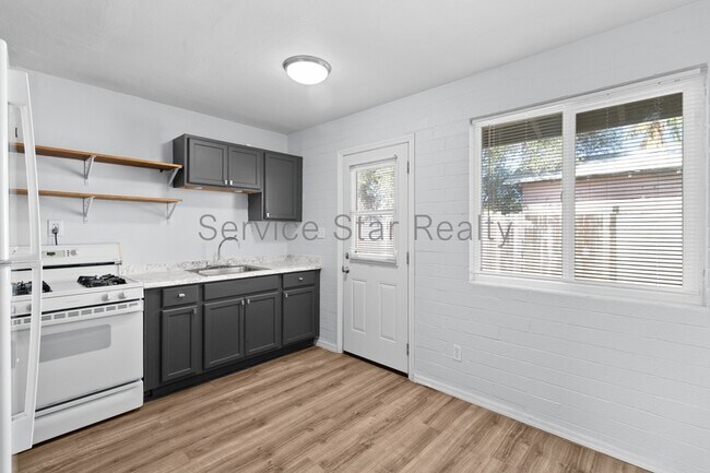 Building Photo - 1638 W Desert Cove Ave