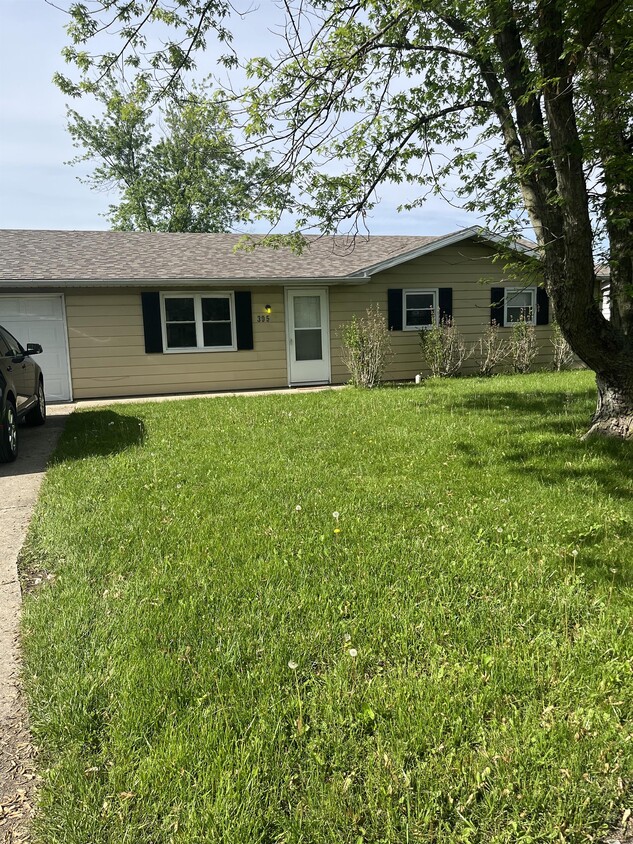 305 New York St, Farmland, IN 47340 House for Rent in Farmland, IN