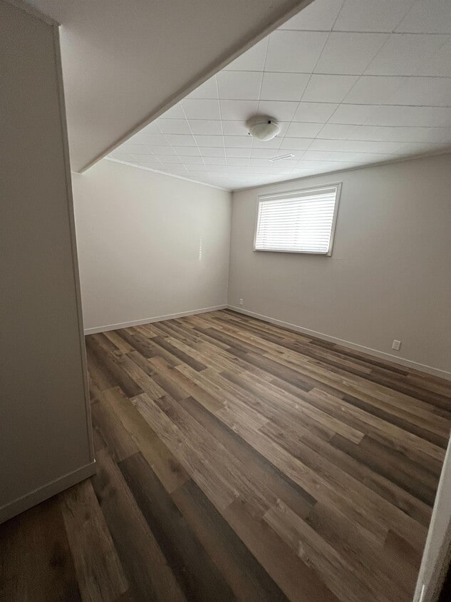 Building Photo - 1635 Lacon St