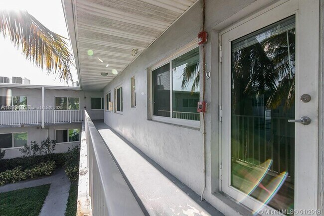 Foto del edificio - 7207 Bay Dr
