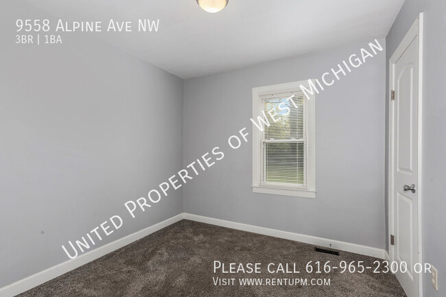 Building Photo - Available Now | 3 Bed 1 Bath Single Family...