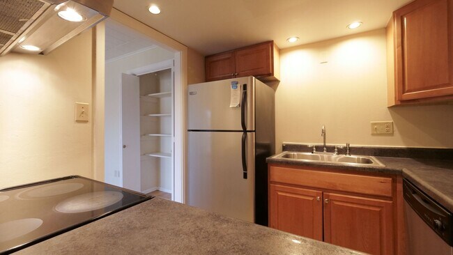 Building Photo - TRENT 559