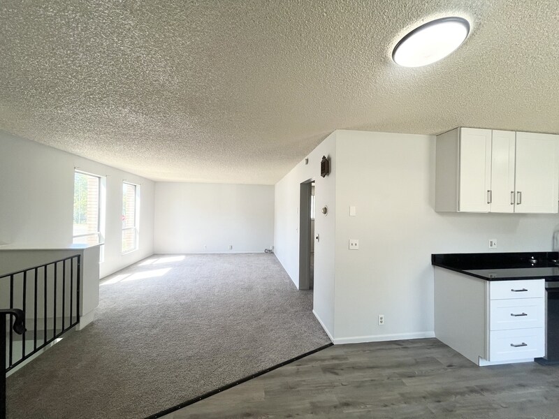 Primary Photo - 1267 Crandall Ave S