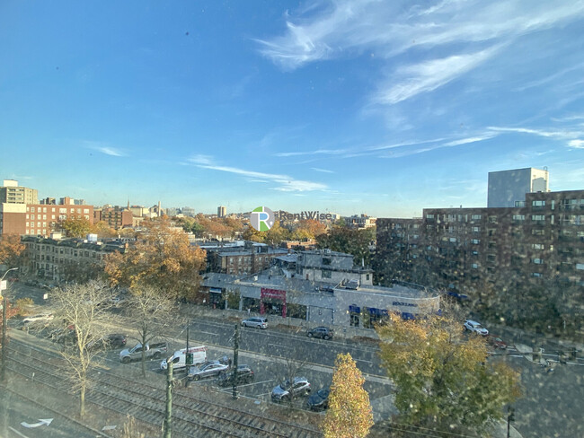 Building Photo - 1440 Beacon St