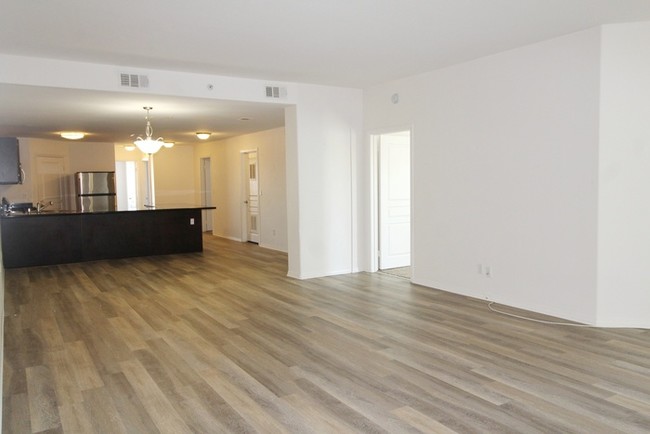 Building Photo - 819 D Ave