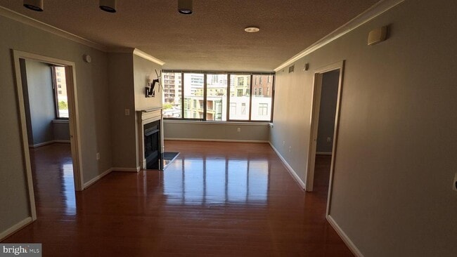 Building Photo - 2220 Fairfax Dr