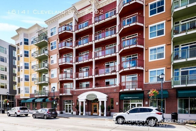 Foto del edificio - Top Floor 2 BR 2 BA Redmond Condo!