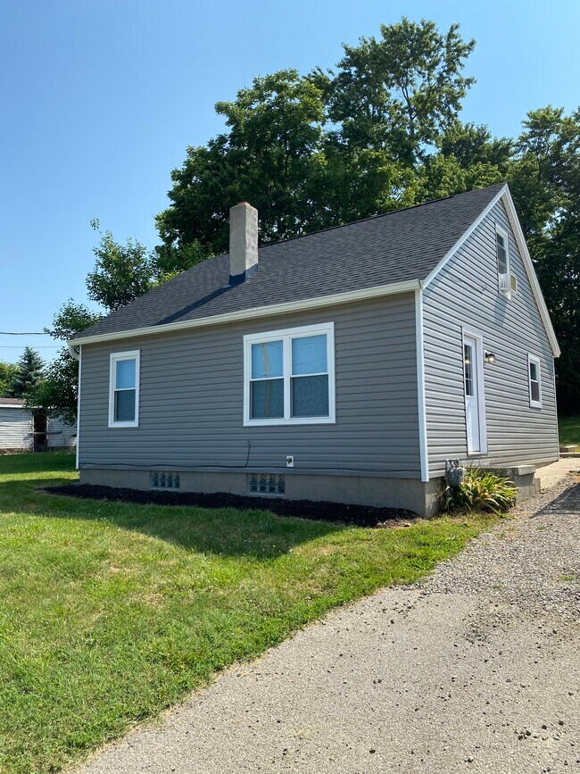 1368 W Elkton Rd, Hamilton, OH 45013 House for Rent in Hamilton, OH