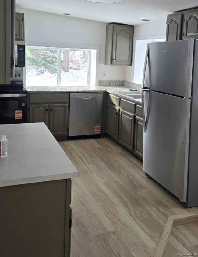 Building Photo - 178 Sylvan Lake Rd