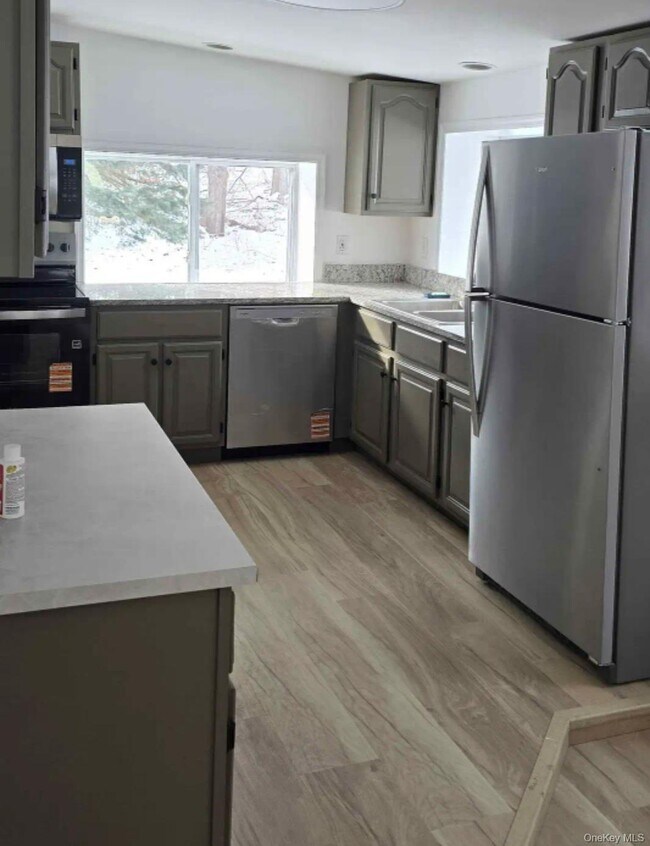 Foto del edificio - 178 Sylvan Lake Rd