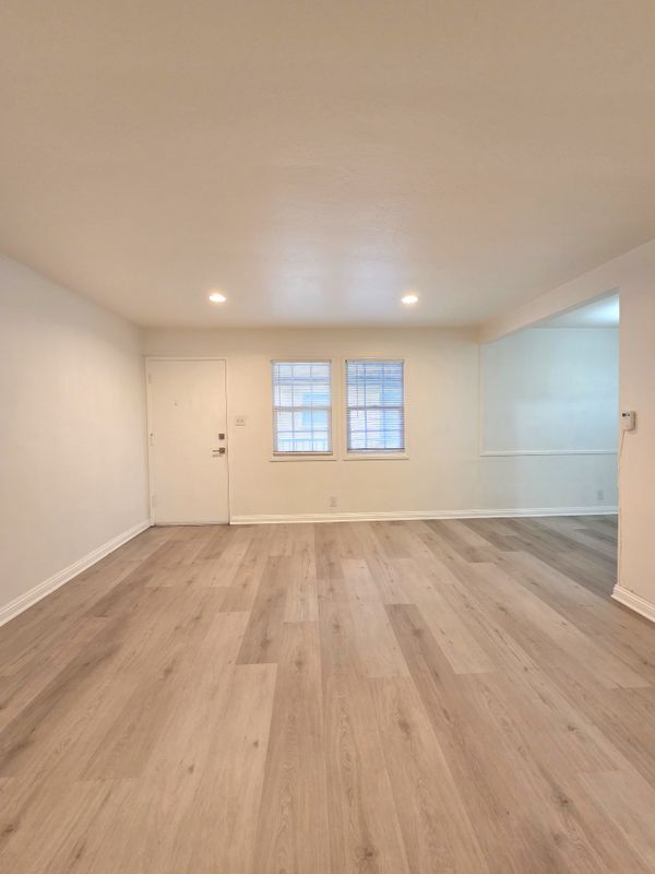 Foto del edificio - 3705 S Victoria Ave