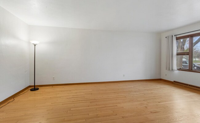 Foto del edificio - 1320 Alms Dr