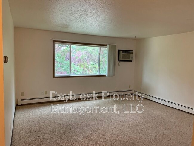 Building Photo - 3024-9 1/2 9 1/2 St N